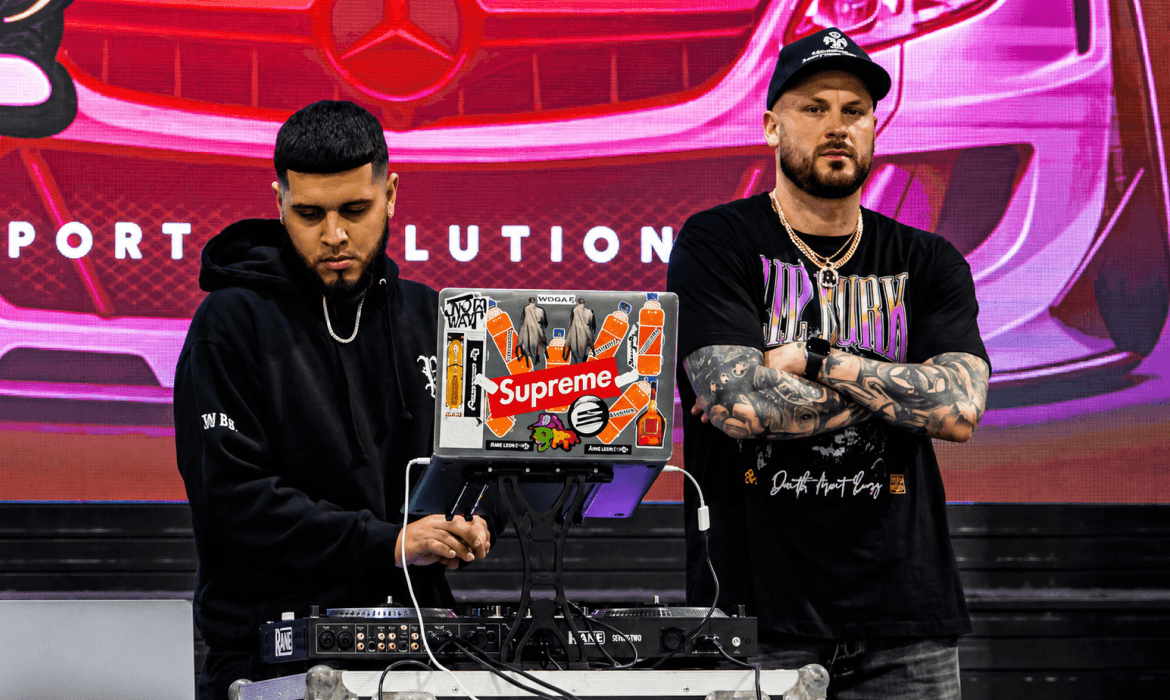 THE BEST DJS